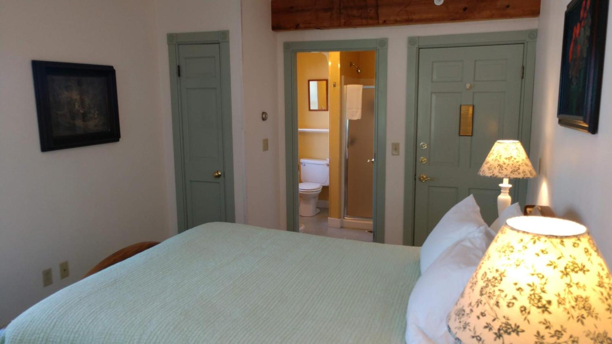 Maple Hill Farm Inn Аугуста Стая снимка