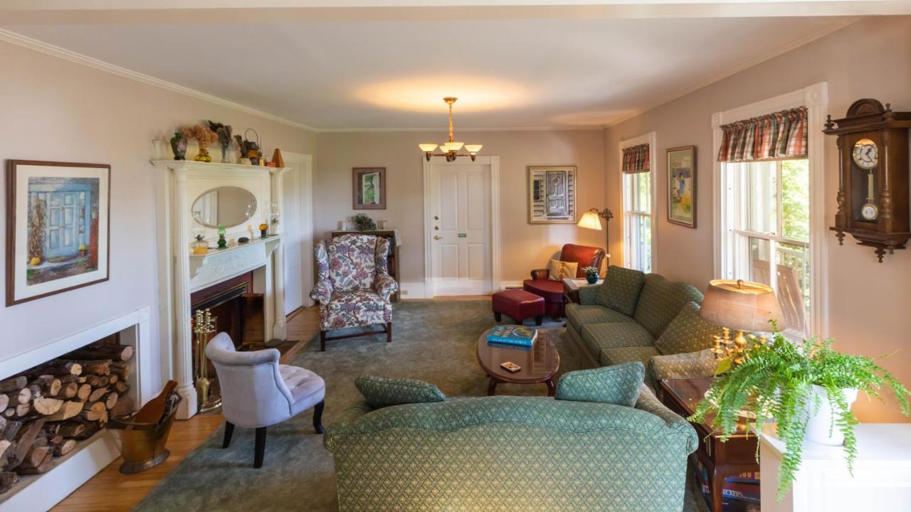 Maple Hill Farm Inn Аугуста Екстериор снимка