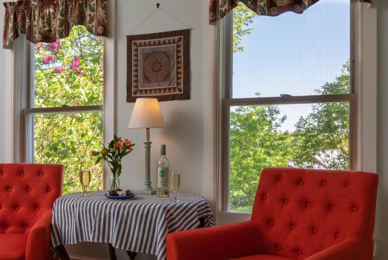 Maple Hill Farm Inn Аугуста Екстериор снимка